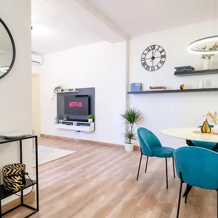 Tuscan Luxury In The Centre - With Wi-fi, Gym, Terrace Apartment *
