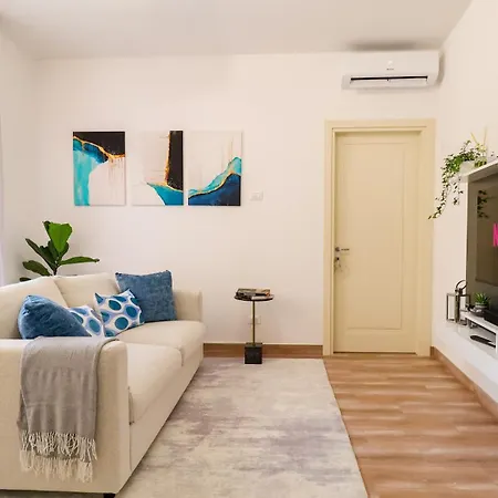 Tuscan Luxury In The Centre - With Wi-fi, Gym, Terrace Apartment